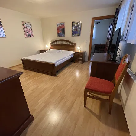Hostel Little Quarter-2